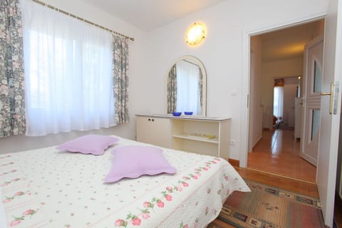 Apartments Jole - Unit 373440-13