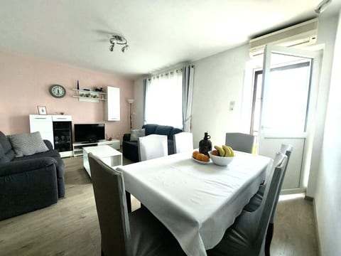 Apartment AnyTime - Unit 373501-13