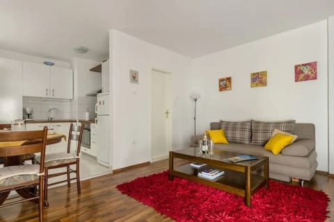 Apartment Deni - Unit 373502-13