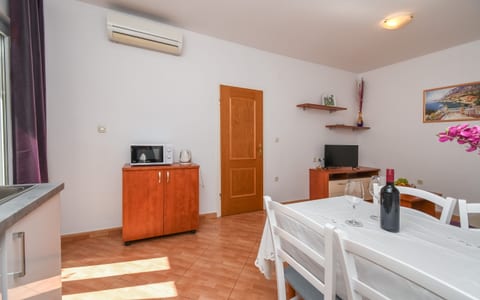 Apartments JoviZe - Unit 373729-13