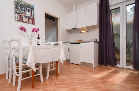 Apartments JoviZe - Unit 373729-13