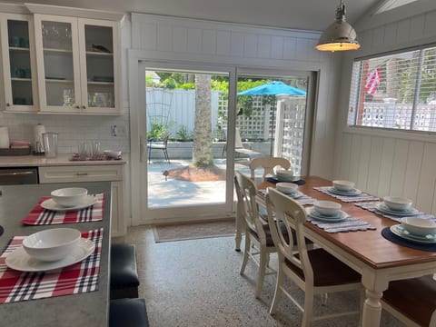 Dining to Outside