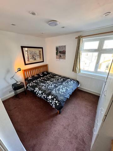 4/5+ Bedroom Home, 3 Baths, Garden, Great Location