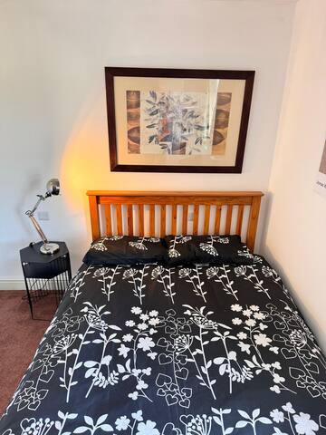 4/5+ Bedroom Home, 3 Baths, Garden, Great Location