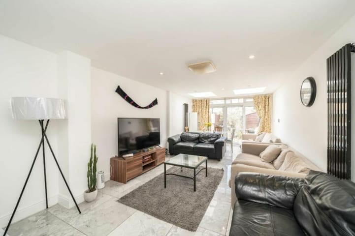 4/5+ Bedroom Home, 3 Baths, Garden, Great Location