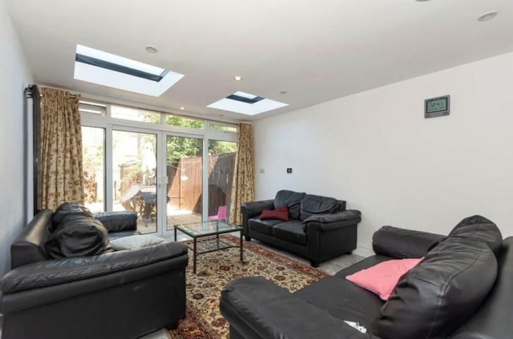 4/5+ Bedroom Home, 3 Baths, Garden, Great Location