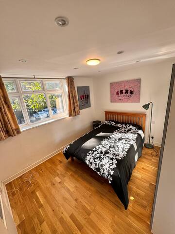4/5+ Bedroom Home, 3 Baths, Garden, Great Location