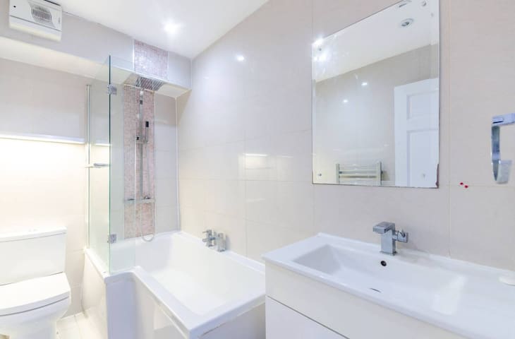 4/5+ Bedroom Home, 3 Baths, Garden, Great Location
