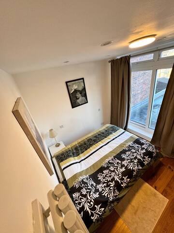 4/5+ Bedroom Home, 3 Baths, Garden, Great Location