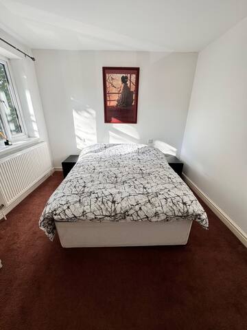 4/5+ Bedroom Home, 3 Baths, Garden, Great Location