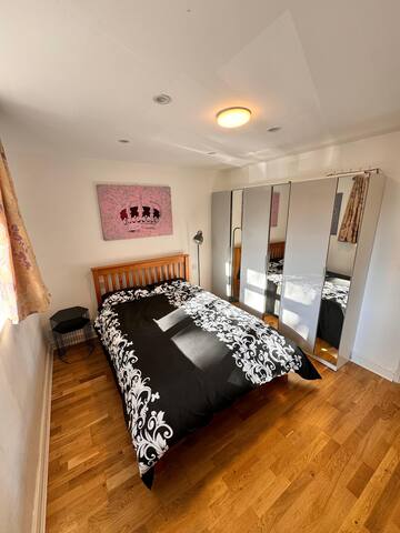 4/5+ Bedroom Home, 3 Baths, Garden, Great Location