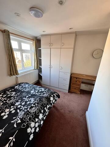 4/5+ Bedroom Home, 3 Baths, Garden, Great Location