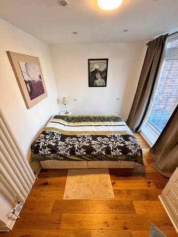 4/5+ Bedroom Home, 3 Baths, Garden, Great Location