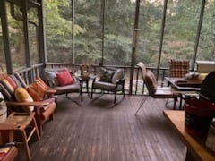 Large Screened Porch, Privacy, Seating for 12, Hammock, Back Yard