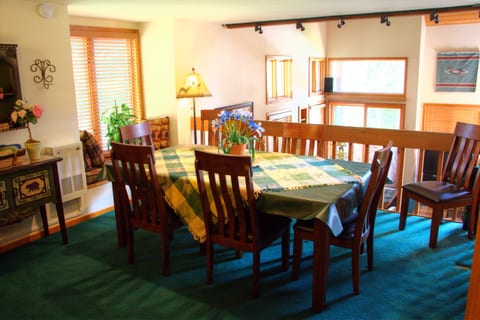 Spacious Snowcreek 3 BR+Loft condo