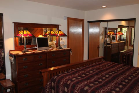 Spacious Snowcreek 3 BR+Loft condo