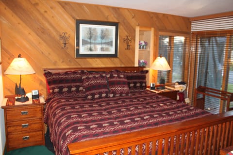 Spacious Snowcreek 3 BR+Loft condo