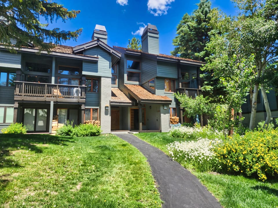 Spacious Snowcreek 3 BR+Loft condo - Mammoth Lakes