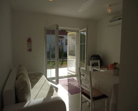 Apartments Mirjana - Unit 373638-13