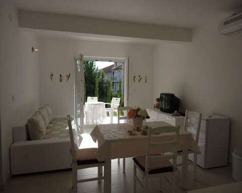 Apartments Mirjana - Unit 373639-13
