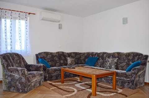 House Mary - Unit 373653-13