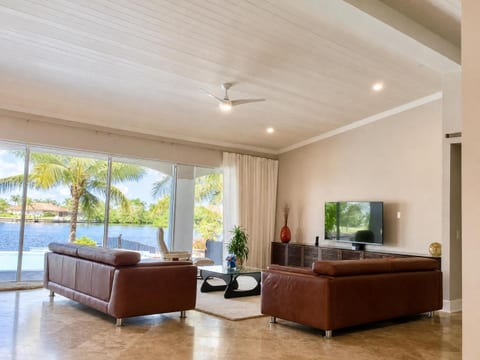  Open & Airy