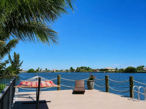 Oversized Dock
Perfect for All Day Sunbathing 