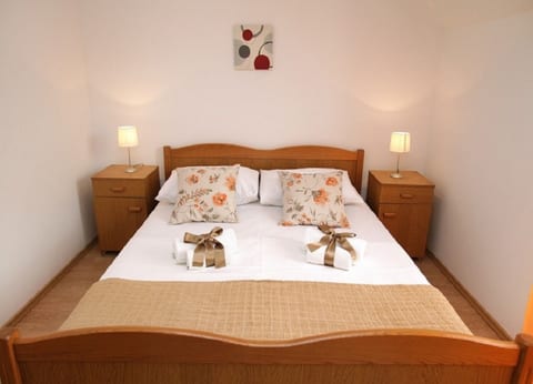 Apartments Antonia - Unit 373739-13