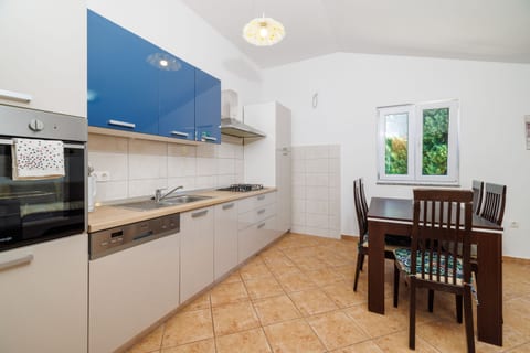 Apartment Toma - Unit 373776-13
