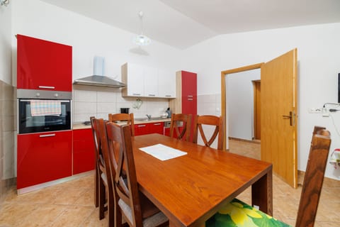 Apartment Toma - Unit 373775-13