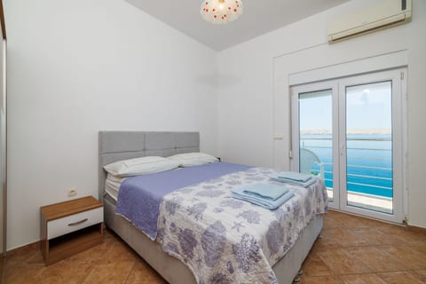 Apartment Toma - Unit 374393-13