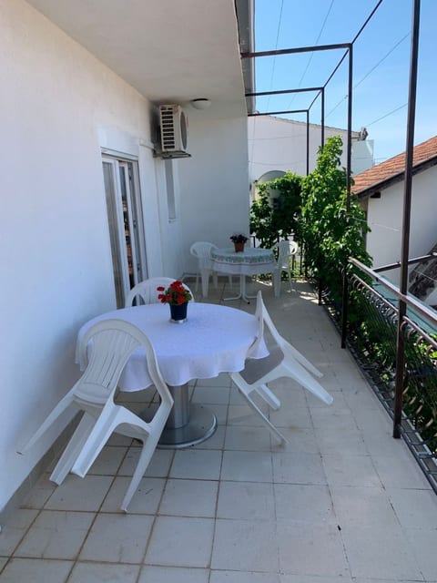 Apartments Josip - Unit 373794-13