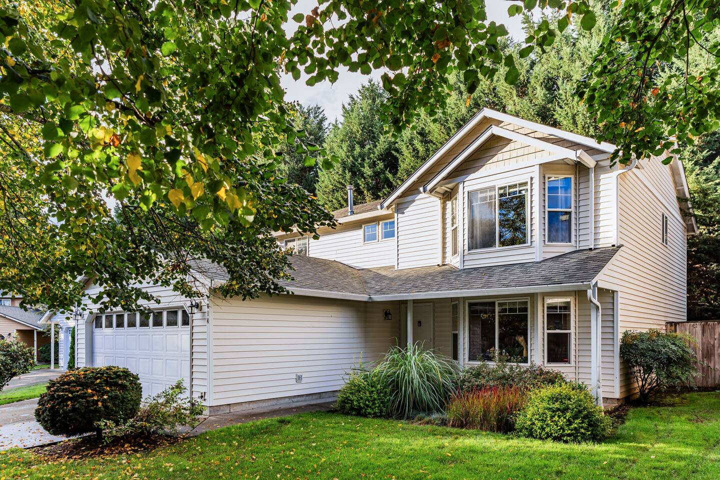 Hot tub with BBQ - Outdoor seating, Fast WiFi