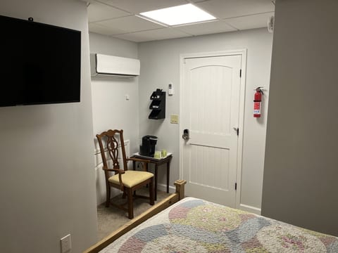 Beautiful Room Just Waiting for You (POOL IS CLOSED)
