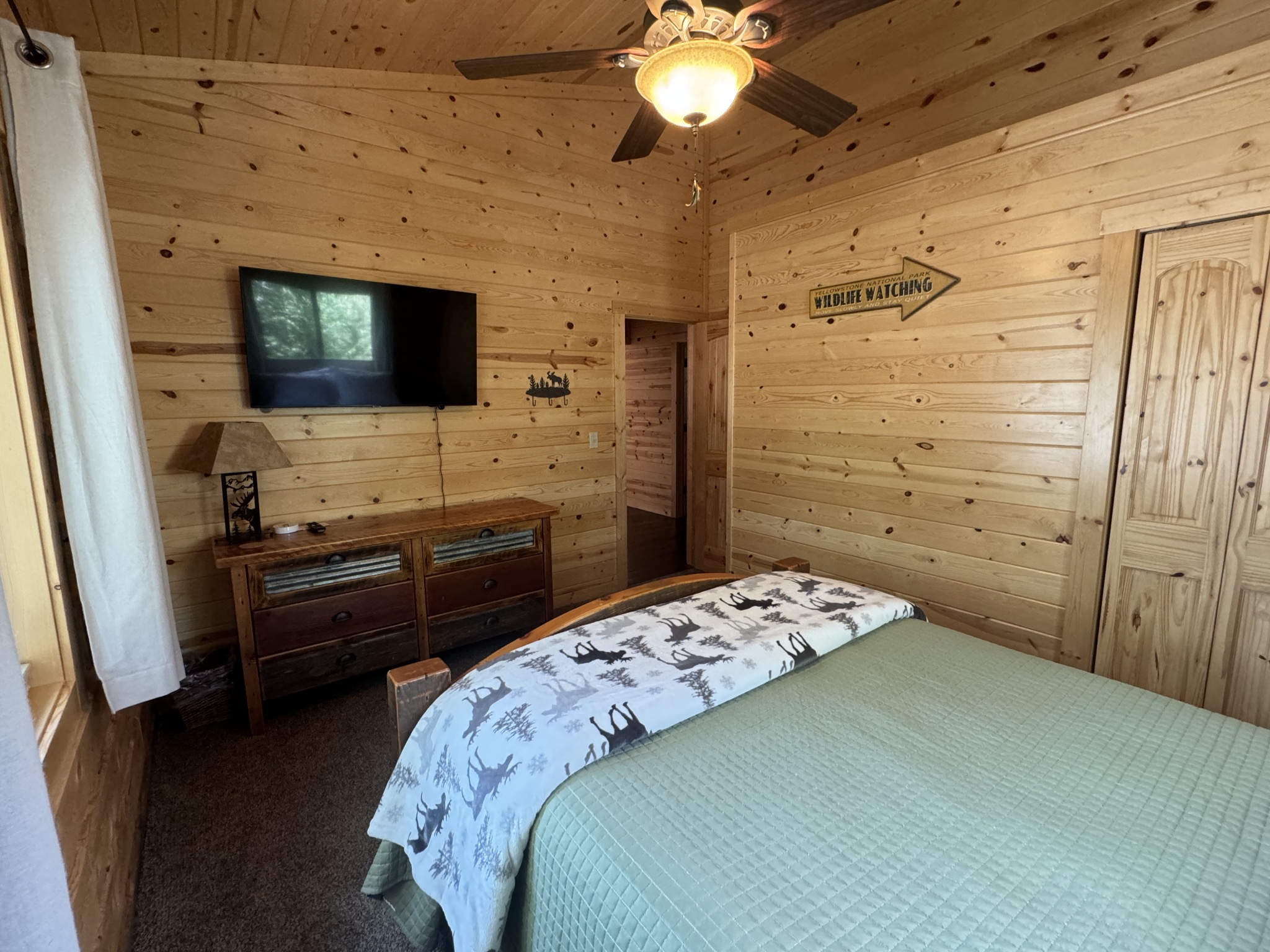 Main floor Bedroom #3 queen bed