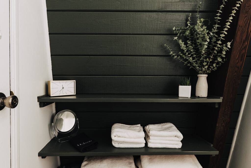 Luxury hygrocotton bathroom towels