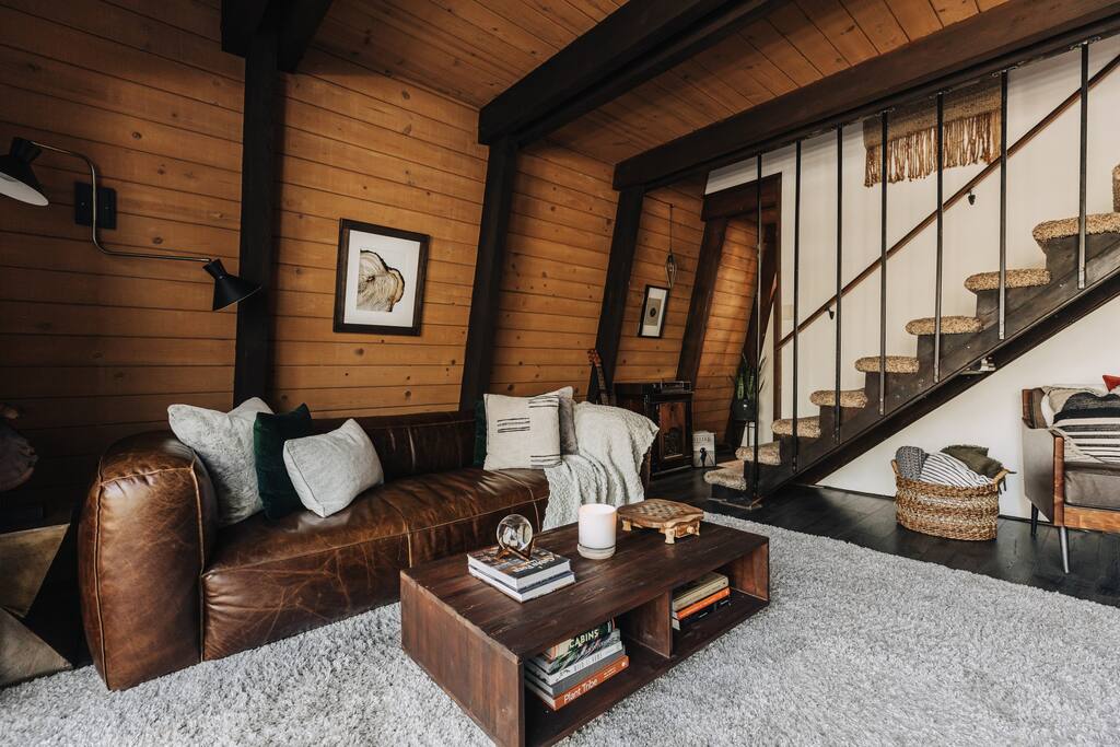 Stylish mountain decor