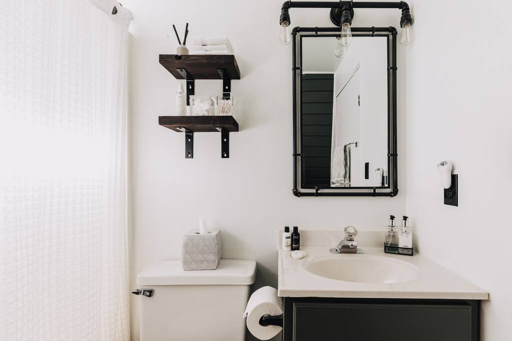 Full bathroom with bathtub / shower combo