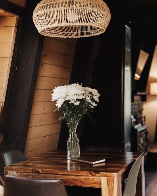 Let us help you arrange the perfect welcome gift for the perfect stay. Ask us how to order those extra special touches and have it delivered before your arrival or during your stay at Whiskey Den.
