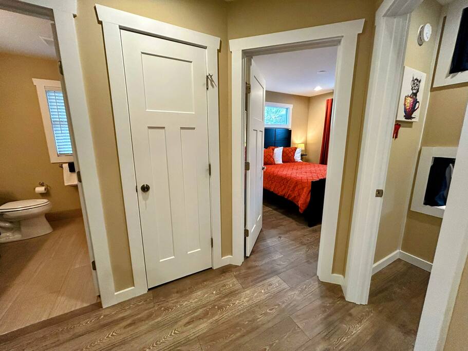 Downtown Gem • Walk Everywhere • Hot Tub •Bunkroom - 28713 Downtown Gem • Walk Everywhere • Hot Tub •Bunkroom - 28713