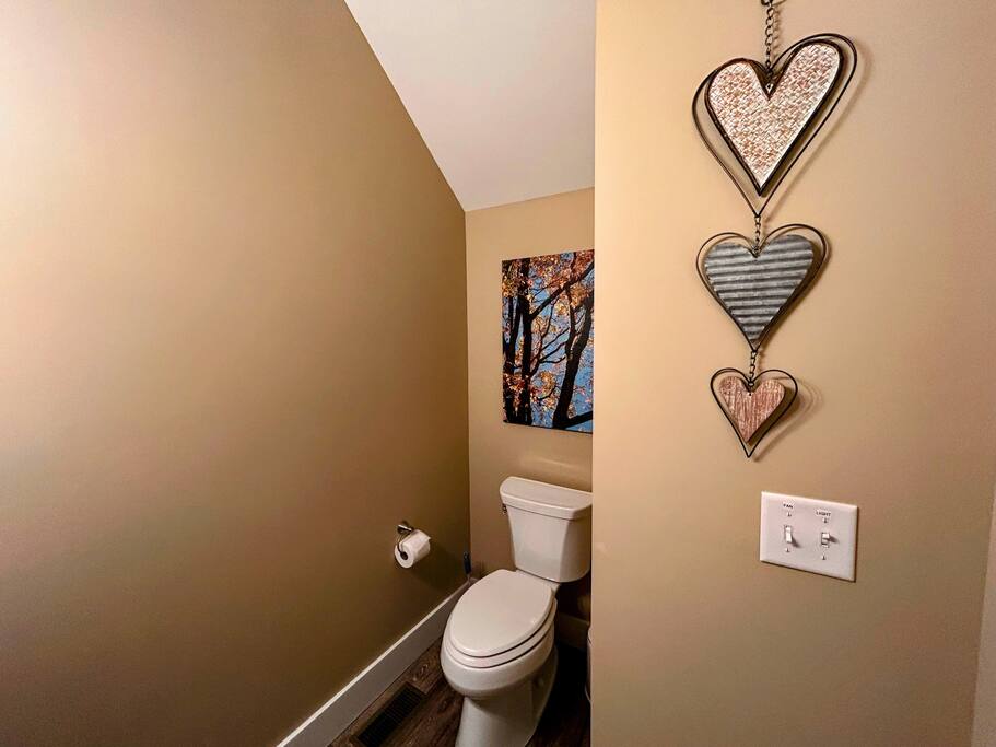 Downtown Gem • Walk Everywhere • Hot Tub •Bunkroom - 28713 Downtown Gem • Walk Everywhere • Hot Tub •Bunkroom - 28713