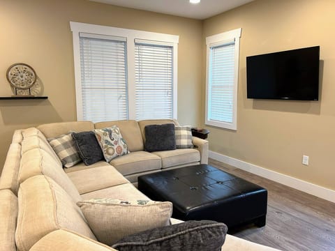 Downtown Gem | Walk Everywhere | Hot Tub | Bunks