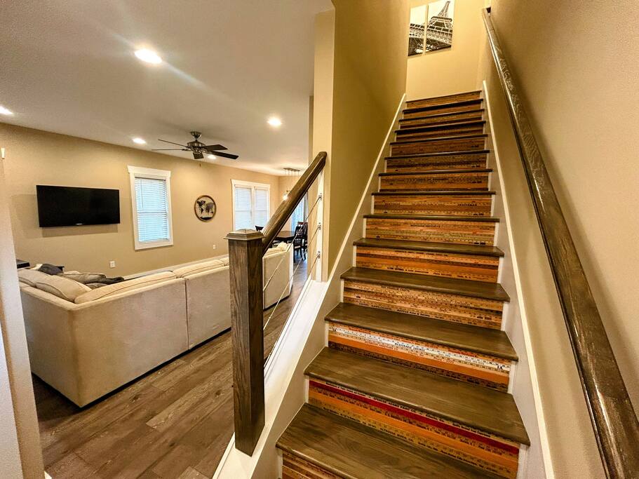 Downtown Gem • Walk Everywhere • Hot Tub •Bunkroom - 28713 Downtown Gem • Walk Everywhere • Hot Tub •Bunkroom - 28713