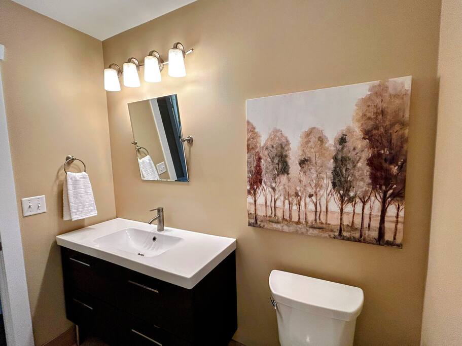 Downtown Gem • Walk Everywhere • Hot Tub •Bunkroom - 28713 Downtown Gem • Walk Everywhere • Hot Tub •Bunkroom - 28713