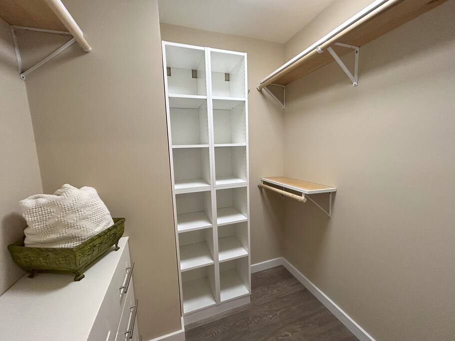 Downtown Gem • Walk Everywhere • Hot Tub •Bunkroom - 28713 Downtown Gem • Walk Everywhere • Hot Tub •Bunkroom - 28713