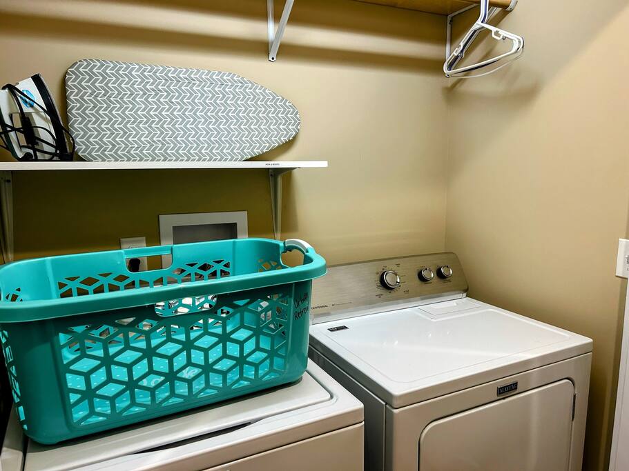 Downtown Gem • Walk Everywhere • Hot Tub •Bunkroom - 28713 Downtown Gem • Walk Everywhere • Hot Tub •Bunkroom - 28713
