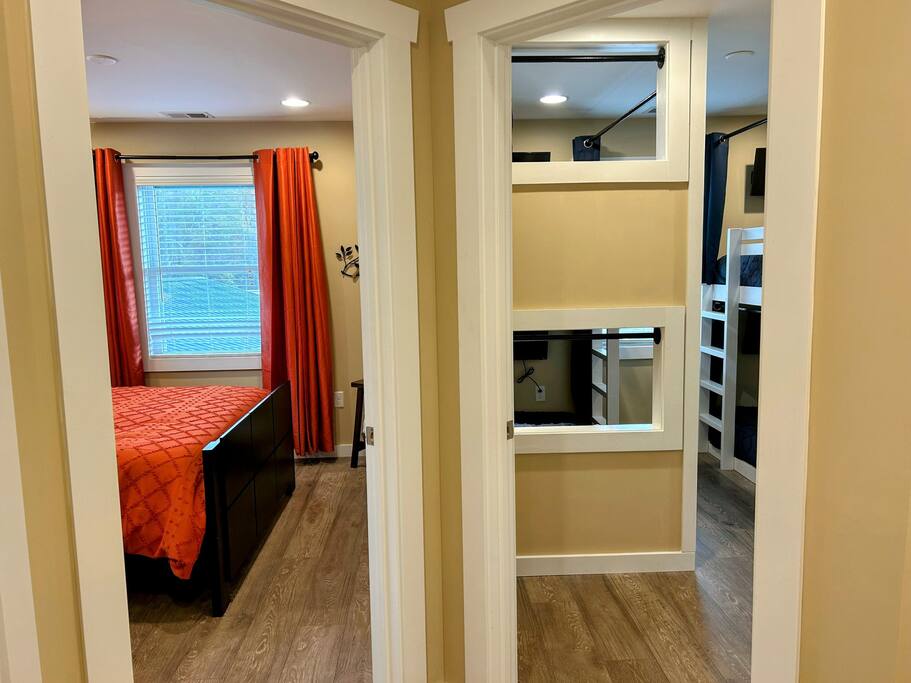 Downtown Gem • Walk Everywhere • Hot Tub •Bunkroom - 28713 Downtown Gem • Walk Everywhere • Hot Tub •Bunkroom - 28713