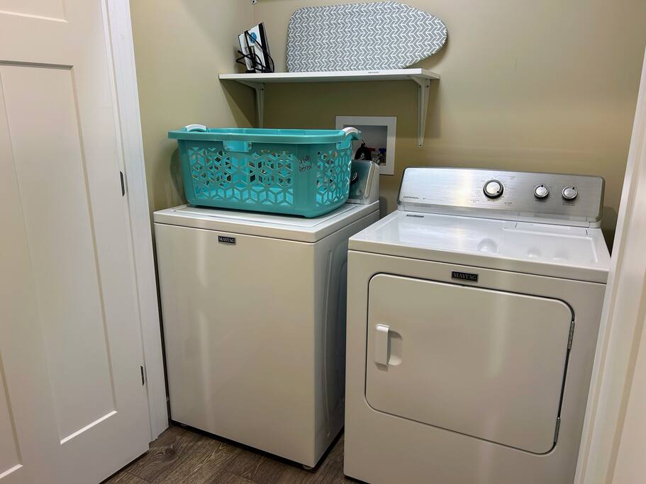 Downtown Gem • Walk Everywhere • Hot Tub •Bunkroom - 28713 Downtown Gem • Walk Everywhere • Hot Tub •Bunkroom - 28713