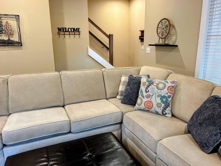 Downtown Gem • Walk Everywhere • Hot Tub •Bunkroom - 28713 Downtown Gem • Walk Everywhere • Hot Tub •Bunkroom - 28713