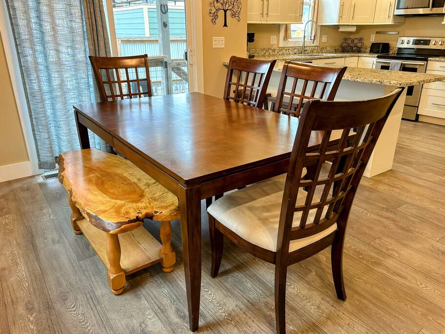 Downtown Gem • Walk Everywhere • Hot Tub •Bunkroom - 28713 Downtown Gem • Walk Everywhere • Hot Tub •Bunkroom - 28713